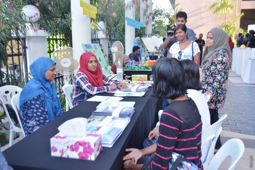 އޭޕްރީލް 21، 2017: ގައުމީ ޔުނިވާސިޓީ އިން ފެށި "ފަހި ދުވަސް"ގެ ތެރެއިން --- ސަން ފޮޓޯ/ ފަޔާޒު މޫސާ