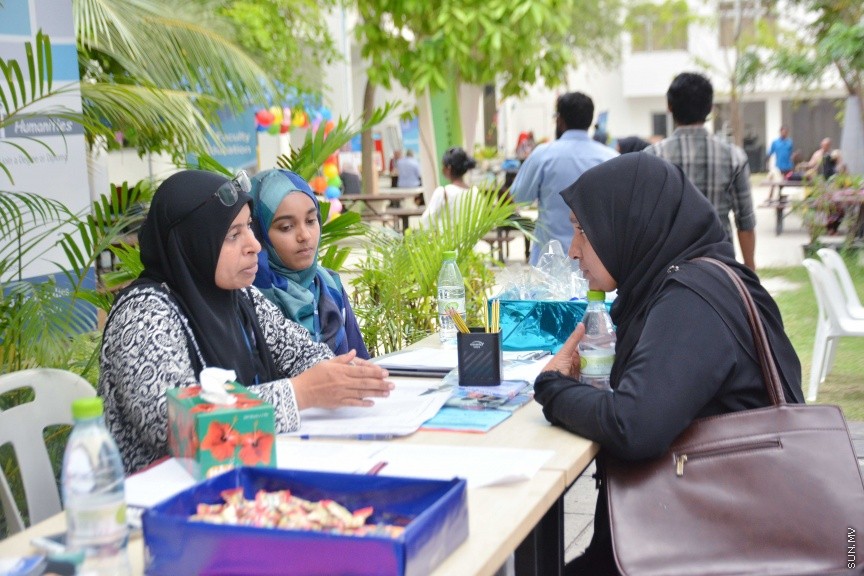 އޭޕްރީލް 21، 2017: ގައުމީ ޔުނިވާސިޓީ އިން ފެށި "ފަހި ދުވަސް"ގެ ތެރެއިން --- ސަން ފޮޓޯ/ ފަޔާޒު މޫސާ