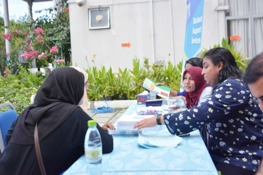 އޭޕްރީލް 21، 2017: ގައުމީ ޔުނިވާސިޓީ އިން ފެށި "ފަހި ދުވަސް"ގެ ތެރެއިން --- ސަން ފޮޓޯ/ ފަޔާޒު މޫސާ