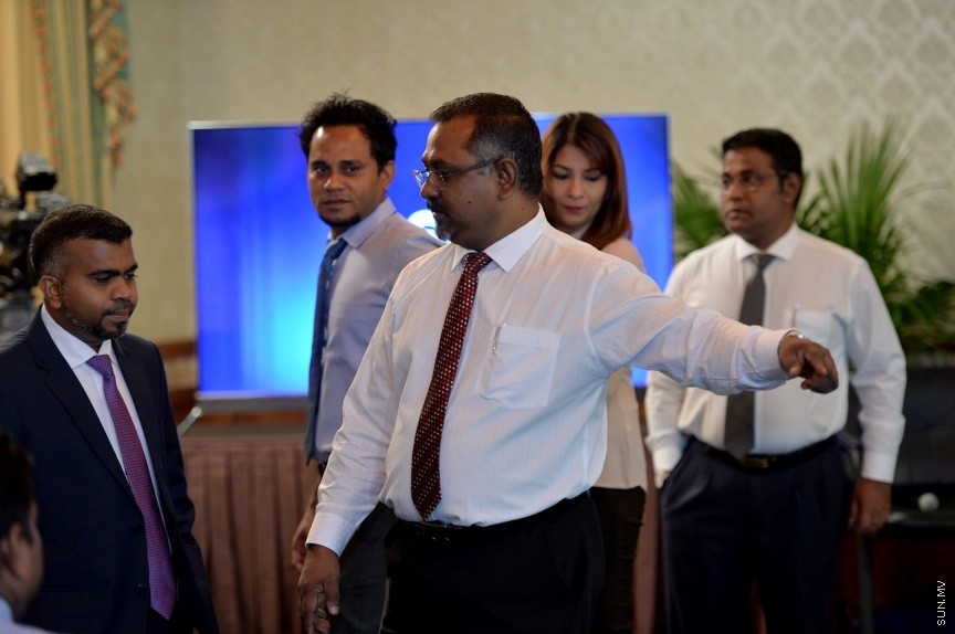 03 މެއި 2017: ޕަބްލިކް ސާވިސް މީޑިއާ (ޕީއެސްއެމް) އިން 24 ގަޑިއިރު ހަބަރު ގެނެސްދިނުމަށް "ޕީއެސްއެމް ނިއުސް"ގެ ނަމުގައި ޗެނަލެއް އިފްތިތާހުކުރުމަށް ބޭއްވި ރަސްމިއްޔާތުގެ ތެރެއިން: މިއަދު ރައީސް އޮފީހުގައި ބޭއްވި ހާއްސަ ރަސްމިއްޔާތެއްގައި ޕީއެސްއެމް ނިއުސް ޗެނަލް އިފްތިތާހުކޮށްދެއްވީ ރައީސް އަބްދުﷲ ޔާމީން އަބްދުލްގައްޔޫމެވެ---ފޮޓޯ/ ރައީސް އޮފީސް 