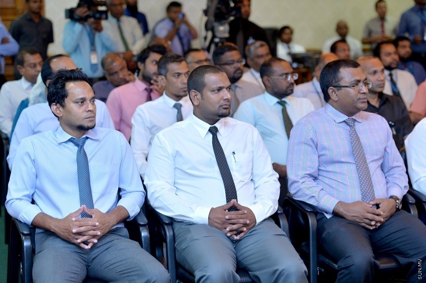 03 މެއި 2017: ޕަބްލިކް ސާވިސް މީޑިއާ (ޕީއެސްއެމް) އިން 24 ގަޑިއިރު ހަބަރު ގެނެސްދިނުމަށް "ޕީއެސްއެމް ނިއުސް"ގެ ނަމުގައި ޗެނަލެއް އިފްތިތާހުކުރުމަށް ބޭއްވި ރަސްމިއްޔާތުގެ ތެރެއިން: މިއަދު ރައީސް އޮފީހުގައި ބޭއްވި ހާއްސަ ރަސްމިއްޔާތެއްގައި ޕީއެސްއެމް ނިއުސް ޗެނަލް އިފްތިތާހުކޮށްދެއްވީ ރައީސް އަބްދުﷲ ޔާމީން އަބްދުލްގައްޔޫމެވެ---ފޮޓޯ/ ރައީސް އޮފީސް 