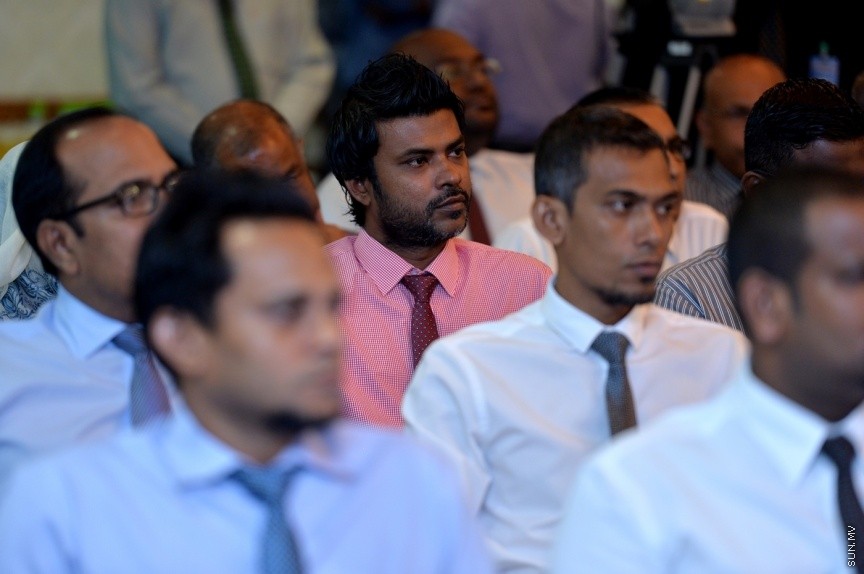 03 މެއި 2017: ޕަބްލިކް ސާވިސް މީޑިއާ (ޕީއެސްއެމް) އިން 24 ގަޑިއިރު ހަބަރު ގެނެސްދިނުމަށް "ޕީއެސްއެމް ނިއުސް"ގެ ނަމުގައި ޗެނަލެއް އިފްތިތާހުކުރުމަށް ބޭއްވި ރަސްމިއްޔާތުގެ ތެރެއިން: މިއަދު ރައީސް އޮފީހުގައި ބޭއްވި ހާއްސަ ރަސްމިއްޔާތެއްގައި ޕީއެސްއެމް ނިއުސް ޗެނަލް އިފްތިތާހުކޮށްދެއްވީ ރައީސް އަބްދުﷲ ޔާމީން އަބްދުލްގައްޔޫމެވެ---ފޮޓޯ/ ރައީސް އޮފީސް 