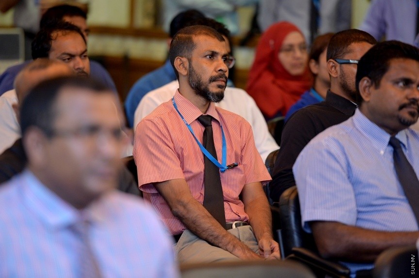 03 މެއި 2017: ޕަބްލިކް ސާވިސް މީޑިއާ (ޕީއެސްއެމް) އިން 24 ގަޑިއިރު ހަބަރު ގެނެސްދިނުމަށް "ޕީއެސްއެމް ނިއުސް"ގެ ނަމުގައި ޗެނަލެއް އިފްތިތާހުކުރުމަށް ބޭއްވި ރަސްމިއްޔާތުގެ ތެރެއިން: މިއަދު ރައީސް އޮފީހުގައި ބޭއްވި ހާއްސަ ރަސްމިއްޔާތެއްގައި ޕީއެސްއެމް ނިއުސް ޗެނަލް އިފްތިތާހުކޮށްދެއްވީ ރައީސް އަބްދުﷲ ޔާމީން އަބްދުލްގައްޔޫމެވެ---ފޮޓޯ/ ރައީސް އޮފީސް 