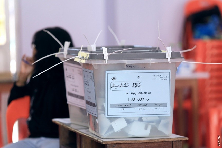 މޭ 6، 2017: ކުރިއަށް އޮތް ތިން އަހަރު ދުވަހަށް އިންތިޚާބުކުރާ، ލޯކަލް ކައުންސިލްތަކުގެ އިންތިހާބުގެ ވޯޓްލުމުގެ ތެރެއިން -- ސަން ފޮޓޯ/ ފަޔާޒު މޫސާ