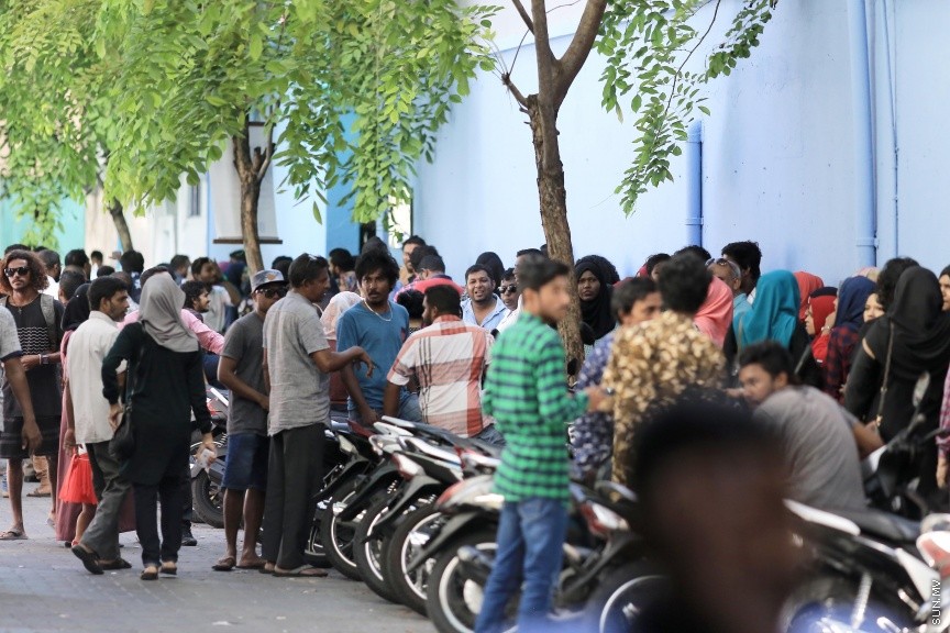 މޭ 6، 2017: ކުރިއަށް އޮތް ތިން އަހަރު ދުވަހަށް އިންތިޚާބުކުރާ، ލޯކަލް ކައުންސިލްތަކުގެ އިންތިހާބުގެ ވޯޓްލުމުގެ ތެރެއިން -- ސަން ފޮޓޯ/ ފަޔާޒު މޫސާ