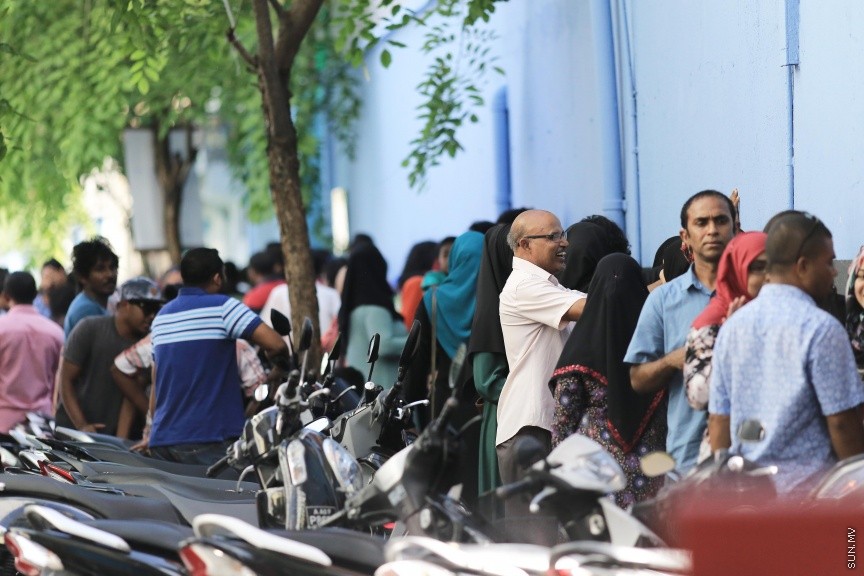 މޭ 6، 2017: ކުރިއަށް އޮތް ތިން އަހަރު ދުވަހަށް އިންތިޚާބުކުރާ، ލޯކަލް ކައުންސިލްތަކުގެ އިންތިހާބުގެ ވޯޓްލުމުގެ ތެރެއިން -- ސަން ފޮޓޯ/ ފަޔާޒު މޫސާ