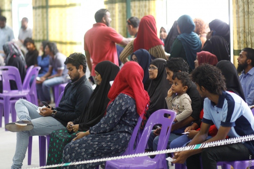 މޭ 6، 2017: ކުރިއަށް އޮތް ތިން އަހަރު ދުވަހަށް އިންތިޚާބުކުރާ، ލޯކަލް ކައުންސިލްތަކުގެ އިންތިހާބުގެ ވޯޓްލުމުގެ ތެރެއިން -- ސަން ފޮޓޯ/ މުހައްމަދު އަފްރާހް