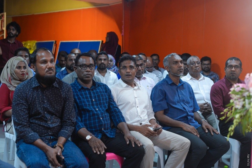 10 މެއި 2017: ސަރުކާރު ހިންގާ ކޯލިޝަނުގެ  ސިލްސިލާ ޖަގަހަ ޖަލްސާތައް ފެށުމުގެ ގޮތުން، އެމްޑީއޭގެ ޖަގަހަގައި މިރޭ ބޭއްވި ޖަލްސާގެ ތެރެއިން---ސަން ފޮޓޯ/ މުހައްމަދު އަފްރާހް