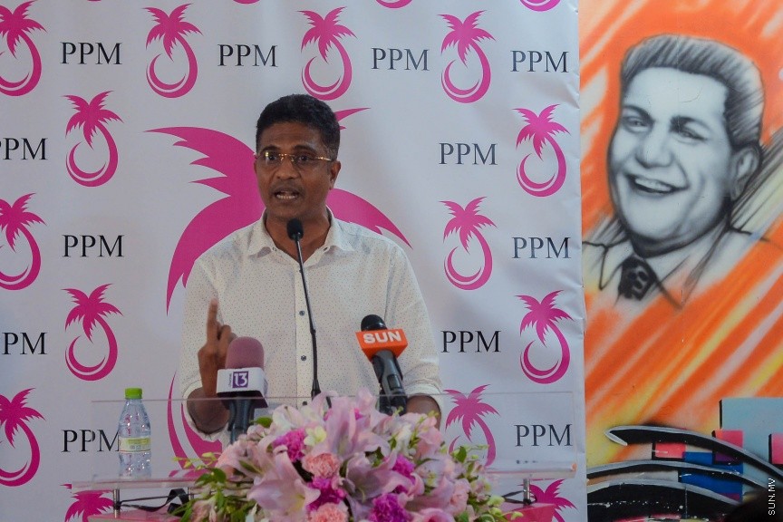 10 މެއި 2017: ސަރުކާރު ހިންގާ ކޯލިޝަނުގެ  ސިލްސިލާ ޖަގަހަ ޖަލްސާތައް ފެށުމުގެ ގޮތުން، އެމްޑީއޭގެ ޖަގަހަގައި މިރޭ ބޭއްވި ޖަލްސާގެ ތެރެއިން---ސަން ފޮޓޯ/ މުހައްމަދު އަފްރާހް