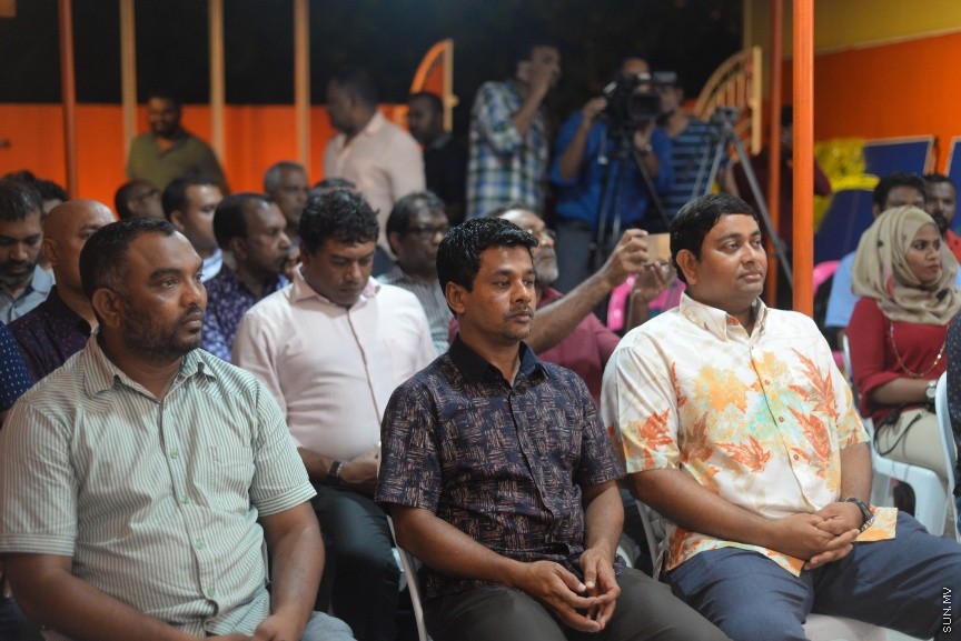 10 މެއި 2017: ސަރުކާރު ހިންގާ ކޯލިޝަނުގެ  ސިލްސިލާ ޖަގަހަ ޖަލްސާތައް ފެށުމުގެ ގޮތުން، އެމްޑީއޭގެ ޖަގަހަގައި މިރޭ ބޭއްވި ޖަލްސާގެ ތެރެއިން---ސަން ފޮޓޯ/ މުހައްމަދު އަފްރާހް