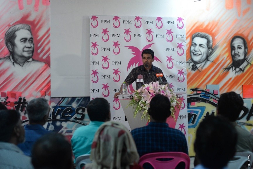 10 މެއި 2017: ސަރުކާރު ހިންގާ ކޯލިޝަނުގެ  ސިލްސިލާ ޖަގަހަ ޖަލްސާތައް ފެށުމުގެ ގޮތުން، އެމްޑީއޭގެ ޖަގަހަގައި މިރޭ ބޭއްވި ޖަލްސާގެ ތެރެއިން---ސަން ފޮޓޯ/ މުހައްމަދު އަފްރާހް