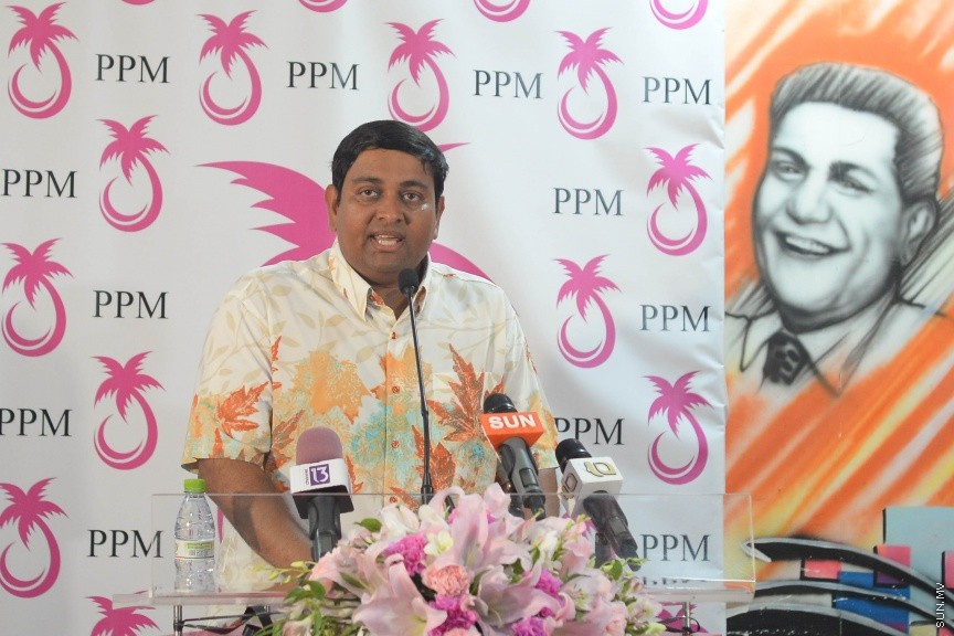 10 މެއި 2017: ސަރުކާރު ހިންގާ ކޯލިޝަނުގެ  ސިލްސިލާ ޖަގަހަ ޖަލްސާތައް ފެށުމުގެ ގޮތުން، އެމްޑީއޭގެ ޖަގަހަގައި މިރޭ ބޭއްވި ޖަލްސާގެ ތެރެއިން---ސަން ފޮޓޯ/ މުހައްމަދު އަފްރާހް