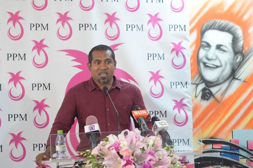 10 މެއި 2017: ސަރުކާރު ހިންގާ ކޯލިޝަނުގެ  ސިލްސިލާ ޖަގަހަ ޖަލްސާތައް ފެށުމުގެ ގޮތުން، އެމްޑީއޭގެ ޖަގަހަގައި މިރޭ ބޭއްވި ޖަލްސާގެ ތެރެއިން---ސަން ފޮޓޯ/ މުހައްމަދު އަފްރާހް10 މެއި 2017: ސަރުކާރު ހިންގާ ކޯލިޝަނުގެ  ސިލްސިލާ ޖަގަހަ ޖަލްސާތައް ފެށުމުގެ ގޮތުން، އެމްޑީއޭގެ ޖަގަހަގައި މިރޭ ބޭއްވި ޖަލްސާގެ ތެރެއިން---ސަން ފޮޓޯ/ މުހައްމަދު އަފްރާހް