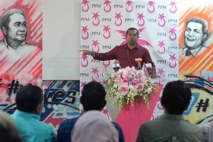 10 މެއި 2017: ސަރުކާރު ހިންގާ ކޯލިޝަނުގެ  ސިލްސިލާ ޖަގަހަ ޖަލްސާތައް ފެށުމުގެ ގޮތުން، އެމްޑީއޭގެ ޖަގަހަގައި މިރޭ ބޭއްވި ޖަލްސާގެ ތެރެއިން---ސަން ފޮޓޯ/ މުހައްމަދު އަފްރާހް