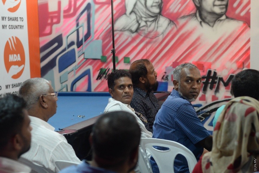 10 މެއި 2017: ސަރުކާރު ހިންގާ ކޯލިޝަނުގެ  ސިލްސިލާ ޖަގަހަ ޖަލްސާތައް ފެށުމުގެ ގޮތުން، އެމްޑީއޭގެ ޖަގަހަގައި މިރޭ ބޭއްވި ޖަލްސާގެ ތެރެއިން---ސަން ފޮޓޯ/ މުހައްމަދު އަފްރާހް