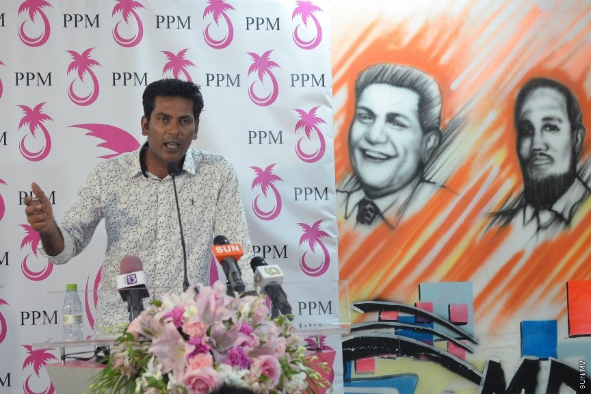 10 މެއި 2017: ސަރުކާރު ހިންގާ ކޯލިޝަނުގެ  ސިލްސިލާ ޖަގަހަ ޖަލްސާތައް ފެށުމުގެ ގޮތުން، އެމްޑީއޭގެ ޖަގަހަގައި މިރޭ ބޭއްވި ޖަލްސާގެ ތެރެއިން---ސަން ފޮޓޯ/ މުހައްމަދު އަފްރާހް