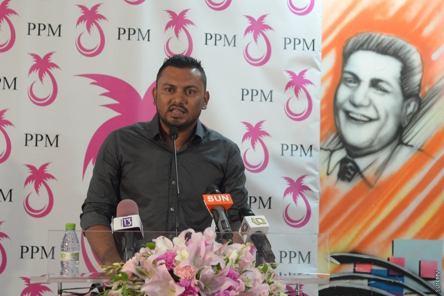 10 މެއި 2017: ސަރުކާރު ހިންގާ ކޯލިޝަނުގެ  ސިލްސިލާ ޖަގަހަ ޖަލްސާތައް ފެށުމުގެ ގޮތުން، އެމްޑީއޭގެ ޖަގަހަގައި މިރޭ ބޭއްވި ޖަލްސާގެ ތެރެއިން---ސަން ފޮޓޯ/ މުހައްމަދު އަފްރާހް
