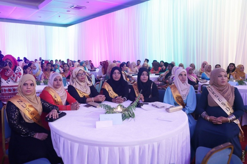 މޭ 13، 2017: ބައިނަލްއަގުވާމީ ނަރުހުންގެ ދުވަހުގެ މުނާސަބަތުގައި  ދަރުބާރުގޭގައި ބޭއްވި ޖަލްސާގެ ތެރެއިން -- ސަން ފޮޓޯ/ ފަޔާޒު މޫސާ