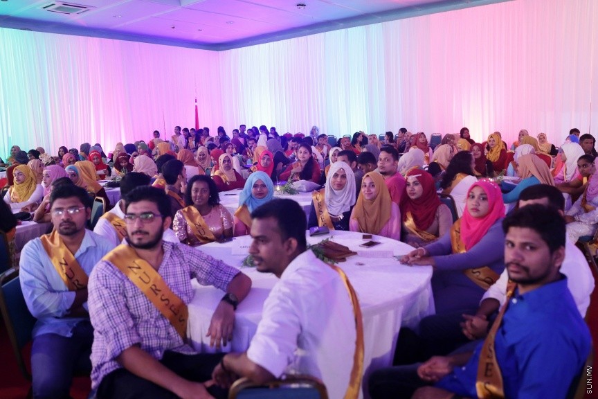 މޭ 13، 2017: ބައިނަލްއަގުވާމީ ނަރުހުންގެ ދުވަހުގެ މުނާސަބަތުގައި  ދަރުބާރުގޭގައި ބޭއްވި ޖަލްސާގެ ތެރެއިން -- ސަން ފޮޓޯ/ ފަޔާޒު މޫސާ