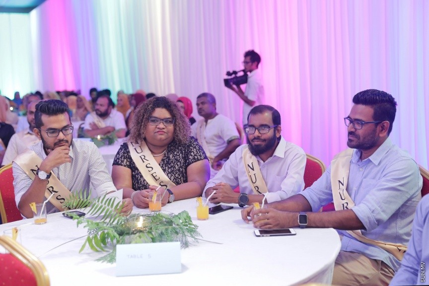 މޭ 13، 2017: ބައިނަލްއަގުވާމީ ނަރުހުންގެ ދުވަހުގެ މުނާސަބަތުގައި  ދަރުބާރުގޭގައި ބޭއްވި ޖަލްސާގެ ތެރެއިން -- ސަން ފޮޓޯ/ ފަޔާޒު މޫސާ