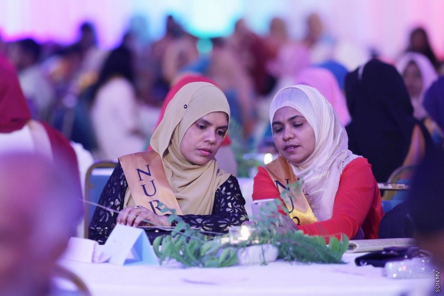 މޭ 13، 2017: ބައިނަލްއަގުވާމީ ނަރުހުންގެ ދުވަހުގެ މުނާސަބަތުގައި  ދަރުބާރުގޭގައި ބޭއްވި ޖަލްސާގެ ތެރެއިން -- ސަން ފޮޓޯ/ ފަޔާޒު މޫސާ