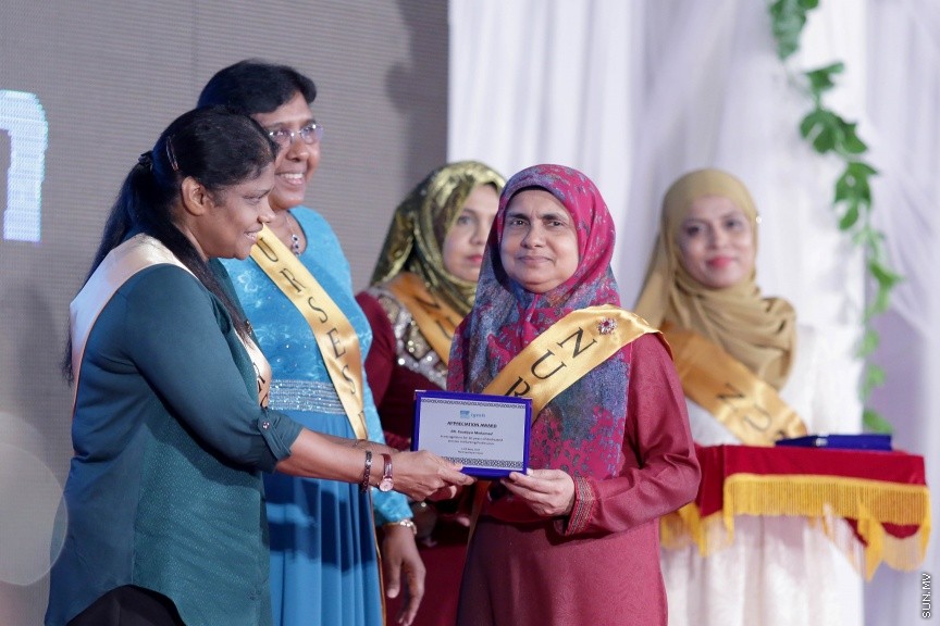 މޭ 13، 2017: ބައިނަލްއަގުވާމީ ނަރުހުންގެ ދުވަހުގެ މުނާސަބަތުގައި  ދަރުބާރުގޭގައި ބޭއްވި ޖަލްސާގެ ތެރެއިން -- ސަން ފޮޓޯ/ ފަޔާޒު މޫސާ