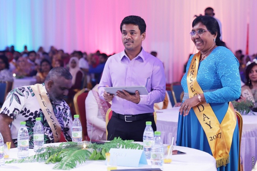 މޭ 13، 2017: ބައިނަލްއަގުވާމީ ނަރުހުންގެ ދުވަހުގެ މުނާސަބަތުގައި  ދަރުބާރުގޭގައި ބޭއްވި ޖަލްސާގެ ތެރެއިން -- ސަން ފޮޓޯ/ ފަޔާޒު މޫސާ