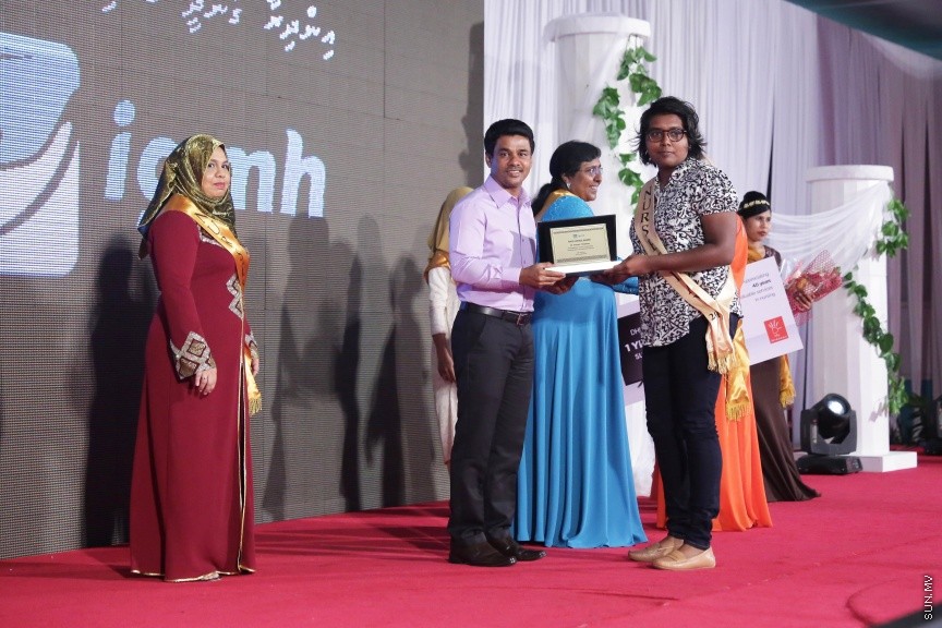 މޭ 13، 2017: ބައިނަލްއަގުވާމީ ނަރުހުންގެ ދުވަހުގެ މުނާސަބަތުގައި  ދަރުބާރުގޭގައި ބޭއްވި ޖަލްސާގެ ތެރެއިން -- ސަން ފޮޓޯ/ ފަޔާޒު މޫސާ