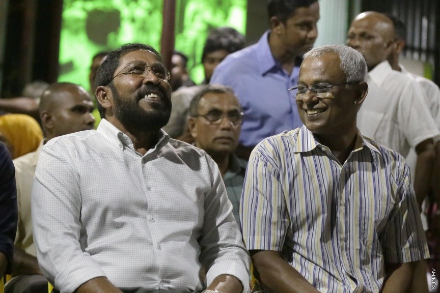 މޭ 17، 2017: އިދިކޮޅު ކޯލިޝަނުން އެމްޑީޕީ ހަރުގޭގައި ބޭއްވި ޖަލްސާ: ބަންދުން ދޫކޮށްލިއިރު ކުރި ޝަރުތުތައް މިއަދު އުވާލުމާއެކު ޖުމްހޫރީ ޕާޓީގެ ލީޑަރު ގާސިމް އިބްރާހީމް ވަނީ މިރޭގެ ޖަލްސާގައި ބައިވެރިވެވަޑައިންފައި --- ސަން ފޮޓޯ: ފަޔާޒު މޫސާ