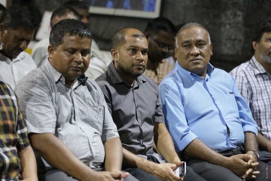 މޭ 17، 2017: އިދިކޮޅު ކޯލިޝަނުން އެމްޑީޕީ ހަރުގޭގައި ބޭއްވި ޖަލްސާ: ބަންދުން ދޫކޮށްލިއިރު ކުރި ޝަރުތުތައް މިއަދު އުވާލުމާއެކު ޖުމްހޫރީ ޕާޓީގެ ލީޑަރު ގާސިމް އިބްރާހީމް ވަނީ މިރޭގެ ޖަލްސާގައި ބައިވެރިވެވަޑައިންފައި --- ސަން ފޮޓޯ: ފަޔާޒު މޫސާ
