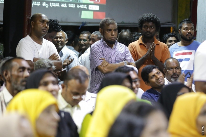 މޭ 17، 2017: އިދިކޮޅު ކޯލިޝަނުން އެމްޑީޕީ ހަރުގޭގައި ބޭއްވި ޖަލްސާ: ބަންދުން ދޫކޮށްލިއިރު ކުރި ޝަރުތުތައް މިއަދު އުވާލުމާއެކު ޖުމްހޫރީ ޕާޓީގެ ލީޑަރު ގާސިމް އިބްރާހީމް ވަނީ މިރޭގެ ޖަލްސާގައި ބައިވެރިވެވަޑައިންފައި --- ސަން ފޮޓޯ: ފަޔާޒު މޫސާ