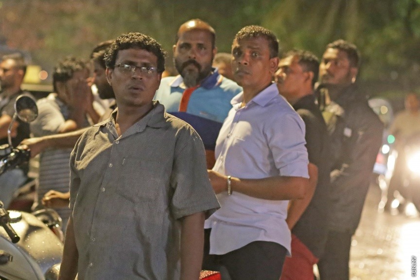 މޭ 17، 2017: އިދިކޮޅު ކޯލިޝަނުން އެމްޑީޕީ ހަރުގޭގައި ބޭއްވި ޖަލްސާ: ބަންދުން ދޫކޮށްލިއިރު ކުރި ޝަރުތުތައް މިއަދު އުވާލުމާއެކު ޖުމްހޫރީ ޕާޓީގެ ލީޑަރު ގާސިމް އިބްރާހީމް ވަނީ މިރޭގެ ޖަލްސާގައި ބައިވެރިވެވަޑައިންފައި --- ސަން ފޮޓޯ: ފަޔާޒު މޫސާ