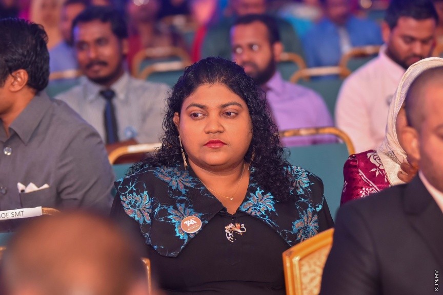 22 މެއި 2017: 2016 ވަނަ އަހަރުގެ އޭ ލެވެލްގެ ގަދަ 10 ގައި ހިމެނުނު ދަރިވަރުންނަށް އެވޯޑު ހަވާލު ކުރުމުގެ ރަސްމިއްޔާތުގެ ތެރެއިން---ސަން ފޮޓޯ/ މުހައްމަދު އަފްރާހް