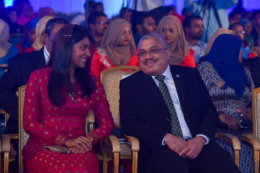 22 މެއި 2017: 2016 ވަނަ އަހަރުގެ އޭ ލެވެލްގެ ގަދަ 10 ގައި ހިމެނުނު ދަރިވަރުންނަށް އެވޯޑު ހަވާލު ކުރުމުގެ ރަސްމިއްޔާތުގެ ތެރެއިން---ސަން ފޮޓޯ/ މުހައްމަދު އަފްރާހް