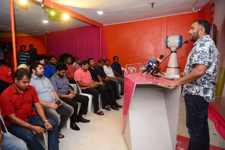 24 މެއި 2017: ސަރުކާރު ކޯލިޝަނުން އެމްޑީއޭގެ ޖަގަހާގައި މިރޭ ބޭއްވި ޖަލްސާގެތެރެއިން---ސަން ފޮޓޯ/ މުހައްމަދު އަފްރާހް 
