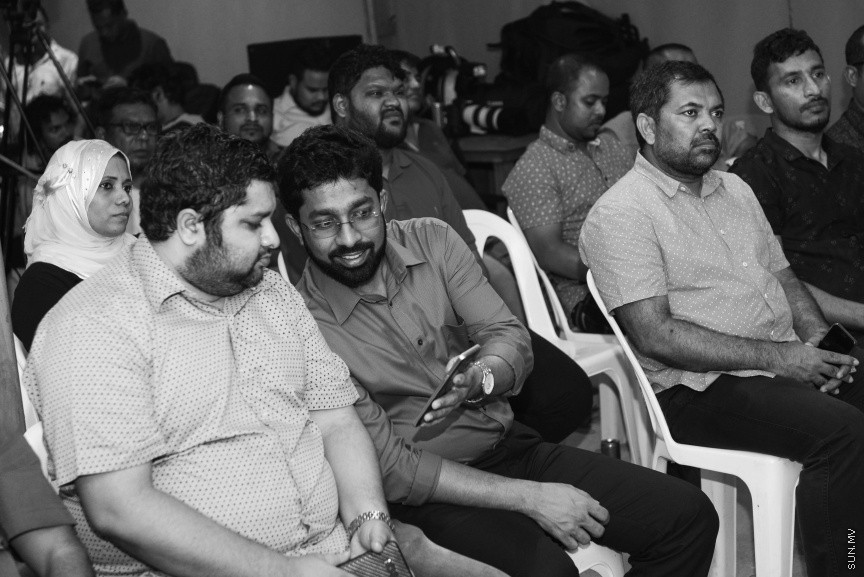 24 މެއި 2017: ސަރުކާރު ކޯލިޝަނުން އެމްޑީއޭގެ ޖަގަހާގައި މިރޭ ބޭއްވި ޖަލްސާގެތެރެއިން---ސަން ފޮޓޯ/ މުހައްމަދު އަފްރާހް 