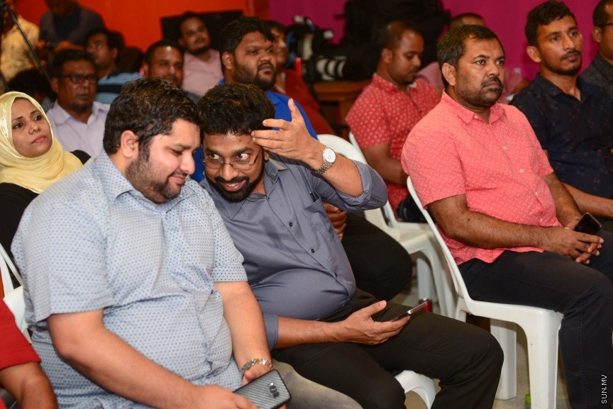 24 މެއި 2017: ސަރުކާރު ކޯލިޝަނުން އެމްޑީއޭގެ ޖަގަހާގައި މިރޭ ބޭއްވި ޖަލްސާގެތެރެއިން---ސަން ފޮޓޯ/ މުހައްމަދު އަފްރާހް 