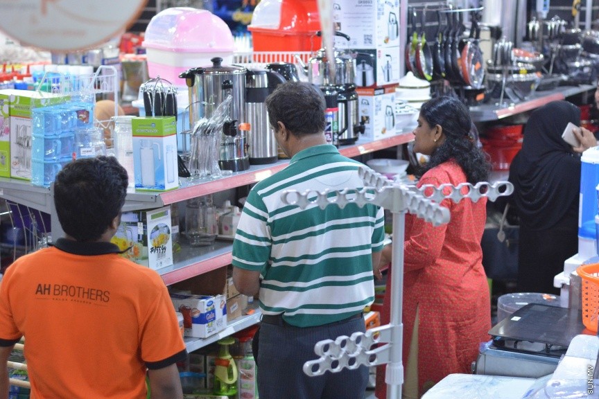 މޭ 27، 2017: ރޯދަ އާއެކު ފިހާޜަތަކަށް ބާރުބޮޑުވެ، މަގުތައް ތޮއްޖެހުން -- ސަން ފޮޓޯ/ ފަޔާޒު މޫސާ