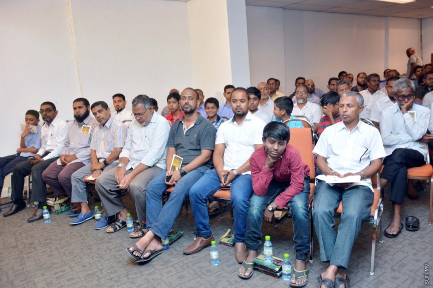 މޭ 28، 2017: ރަމަޟާން މަހުގެ ރޭތަށް އިޙްޔާ ކުރުމުގެ ގޮތުން އިސްލާމިކް މިނިސްޓްރީން ބޭއްވި ފުރަތަމަ ޖަލްސާގެ ތެރެއިން -- ސަން ފޮޓޯ/ ފަޔާޒު މޫސާ
