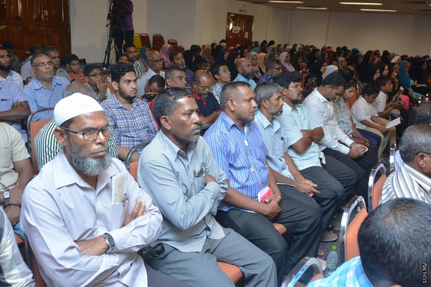 މޭ 28، 2017: ރަމަޟާން މަހުގެ ރޭތަށް އިޙްޔާ ކުރުމުގެ ގޮތުން އިސްލާމިކް މިނިސްޓްރީން ބޭއްވި ފުރަތަމަ ޖަލްސާގެ ތެރެއިން -- ސަން ފޮޓޯ/ ފަޔާޒު މޫސާ