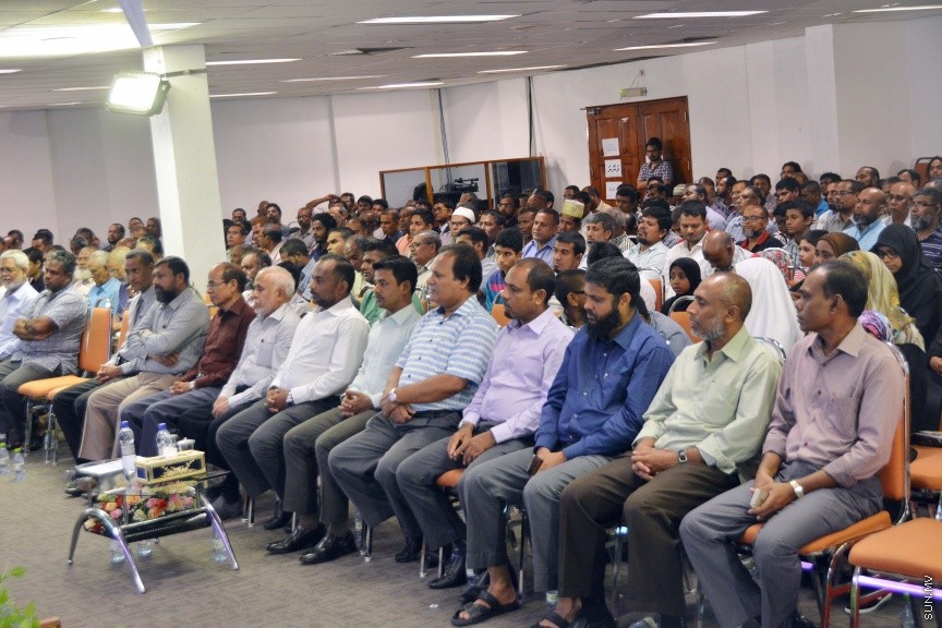 މޭ 28، 2017: ރަމަޟާން މަހުގެ ރޭތަށް އިޙްޔާ ކުރުމުގެ ގޮތުން އިސްލާމިކް މިނިސްޓްރީން ބޭއްވި ފުރަތަމަ ޖަލްސާގެ ތެރެއިން -- ސަން ފޮޓޯ/ ފަޔާޒު މޫސާ