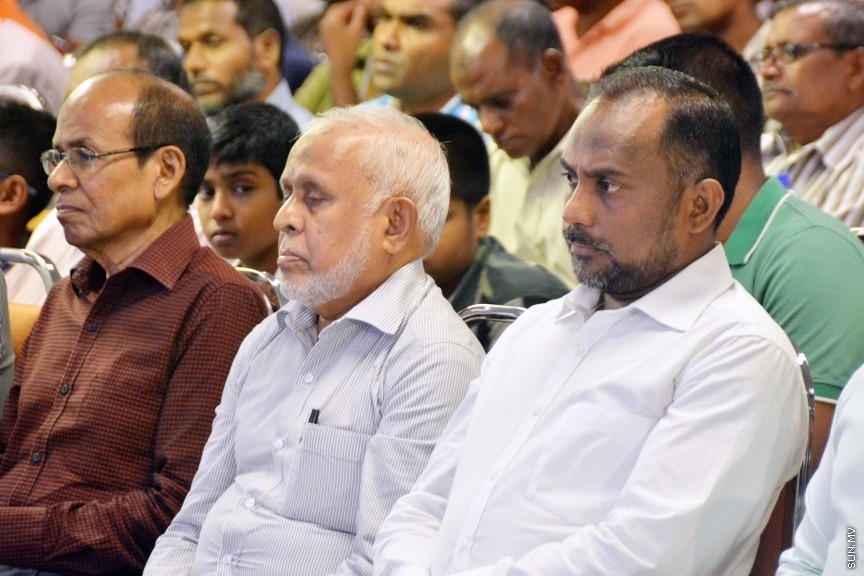 މޭ 28، 2017: ރަމަޟާން މަހުގެ ރޭތަށް އިޙްޔާ ކުރުމުގެ ގޮތުން އިސްލާމިކް މިނިސްޓްރީން ބޭއްވި ފުރަތަމަ ޖަލްސާގެ ތެރެއިން -- ސަން ފޮޓޯ/ ފަޔާޒު މޫސާ