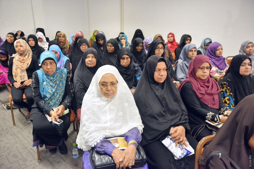 މޭ 28، 2017: ރަމަޟާން މަހުގެ ރޭތަށް އިޙްޔާ ކުރުމުގެ ގޮތުން އިސްލާމިކް މިނިސްޓްރީން ބޭއްވި ފުރަތަމަ ޖަލްސާގެ ތެރެއިން -- ސަން ފޮޓޯ/ ފަޔާޒު މޫސާ