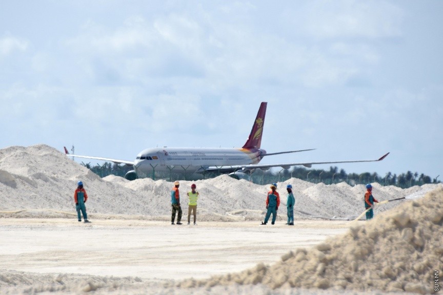 ވެލާނާ އިންޓަނޭޝަނަލް އެއާޕޯޓު ތަރައްގީކުރުމުގެ މަޝްރޫއުގެ ދަށުން ހިއްކަންޖެހޭ ބިންތައް ހިއްކާ ނިންމުން -- ސަން ފޮޓޯ/ ފަޔާޒު މޫސާ