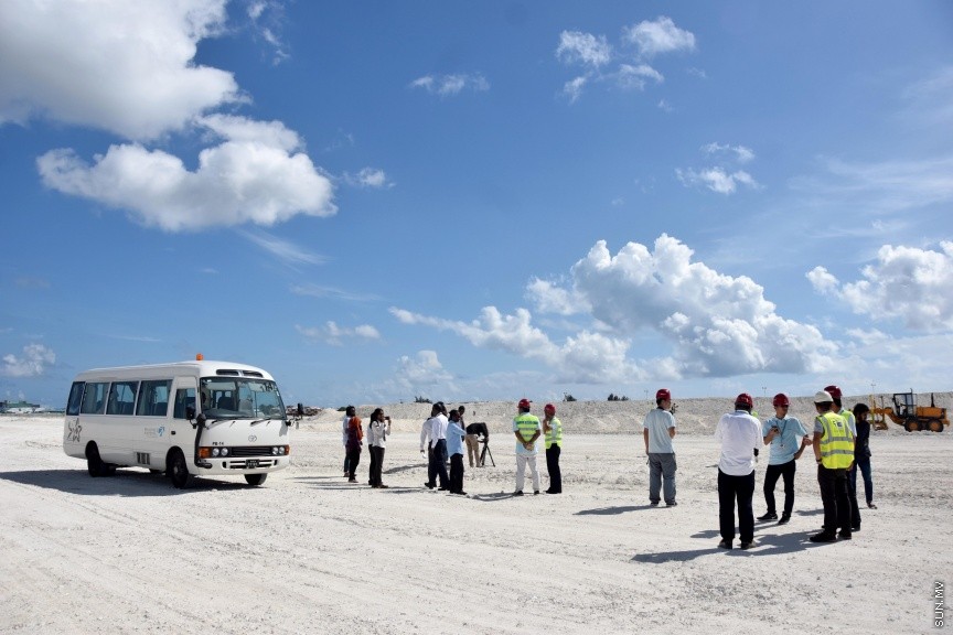 ވެލާނާ އިންޓަނޭޝަނަލް އެއާޕޯޓު ތަރައްގީކުރުމުގެ މަޝްރޫއުގެ ދަށުން ހިއްކަންޖެހޭ ބިންތައް ހިއްކާ ނިންމުން -- ސަން ފޮޓޯ/ ފަޔާޒު މޫސާ