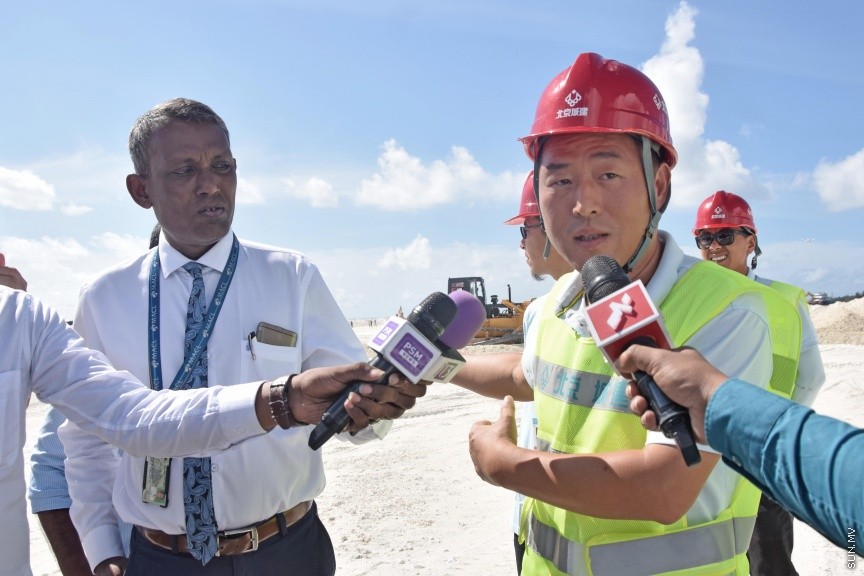 ވެލާނާ އިންޓަނޭޝަނަލް އެއާޕޯޓު ތަރައްގީކުރުމުގެ މަޝްރޫއުގެ ދަށުން ހިއްކަންޖެހޭ ބިންތައް ހިއްކާ ނިންމުން -- ސަން ފޮޓޯ/ ފަޔާޒު މޫސާ
