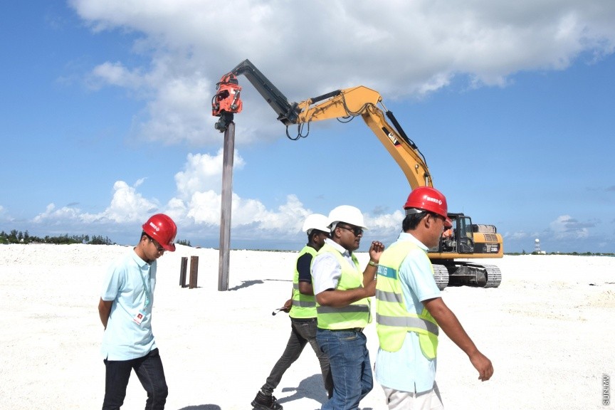 ވެލާނާ އިންޓަނޭޝަނަލް އެއާޕޯޓު ތަރައްގީކުރުމުގެ މަޝްރޫއުގެ ދަށުން ހިއްކަންޖެހޭ ބިންތައް ހިއްކާ ނިންމުން -- ސަން ފޮޓޯ/ ފަޔާޒު މޫސާ