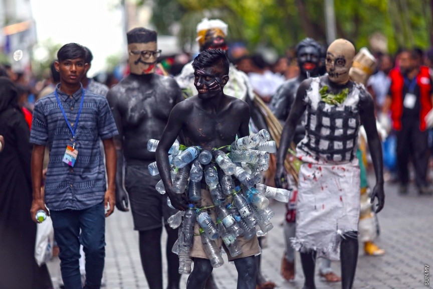 ޖޫން 25، 2017: ފިތުރު އީދުގެ މުނާސަބަތުގައި މާލޭގައި ބޭއްވި ސަގާފީ ހަރަކާތްތަކުގެ ތެރެއިން -- ސަން ފޮޓޯ/ ފަޔާޒު މޫސާ