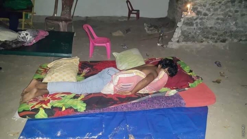 އަލިފުށީ ކަރަންޓުނެތްތާ 3 ދުވަސް: ގިނަ ބަޔަކު ނިދަމުންދަނީ މަގުމަތީގައި ކަމަށް ކައުންސިލުން ބުނޭ---ފޮޓޯ/ ކިޔުންތެރިއެއް 