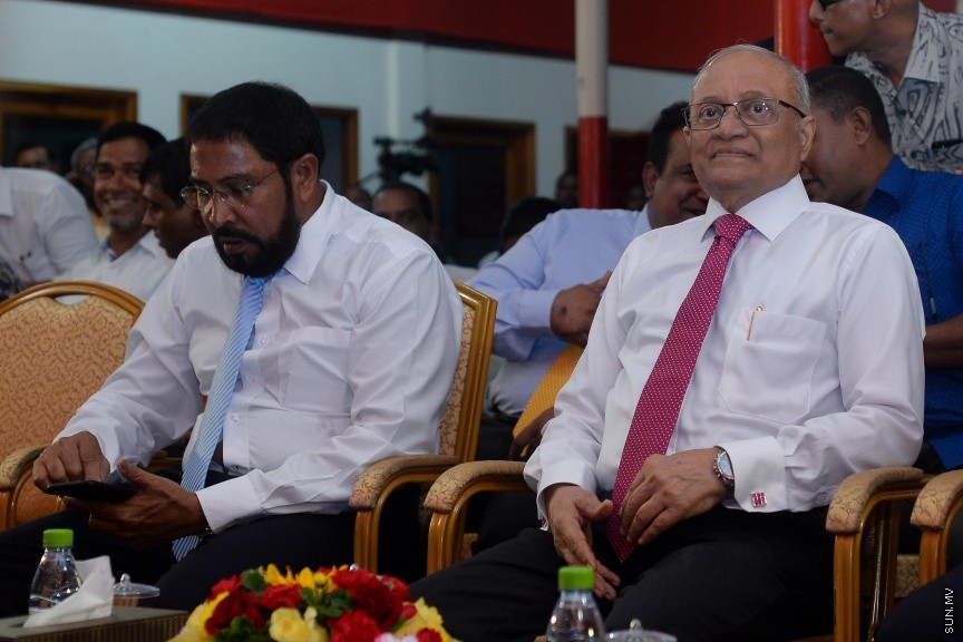 3 ޖުލައި 2017: މަސީހާ ދެކޮޅަށް އިތުބާރު ނެތް ކަމުގެ މައްސަލަ ހުށަހެޅުމަށްފަހު އިދިކޮޅު ކޯލިޝަނުން އެކަމުގެ އުފަލުގައި މ. ކުނޫޒުގައި މިރޭ ބޭއްވި ޖަލްސާގެ ތެރެއިން-- ސަން ފޮޓޯ/ މުހައްމަދު އަފްރާހް